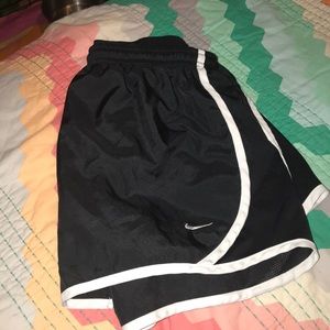 girls nike shorts size large